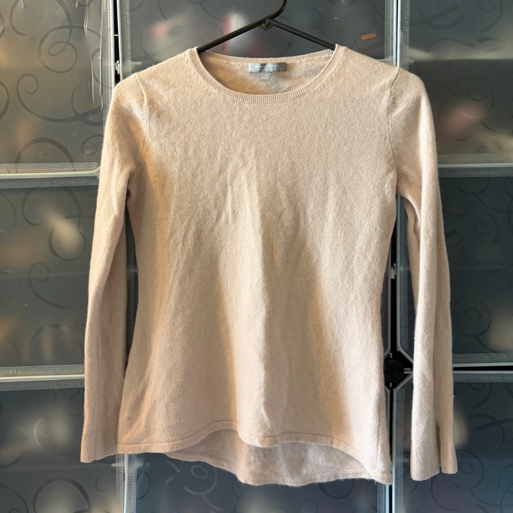 Neiman Marcus Cashmere Sweater XS Beige Tan Crew Neck High Low Hem Split Cuff